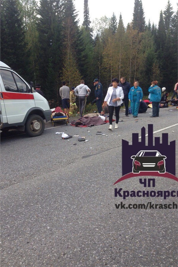 Под Красноярском перевернулся рейсовый автобус: пострадали 13 человек фото 2