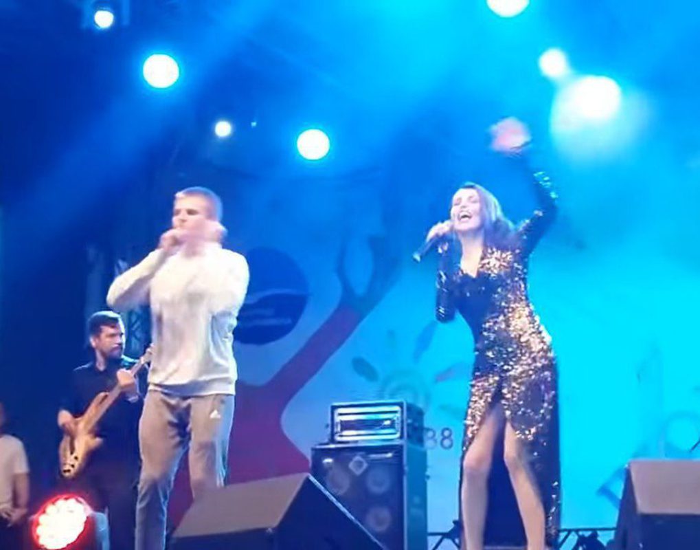 Красноярец спел с Сати Казановой во время празднования Дня города 