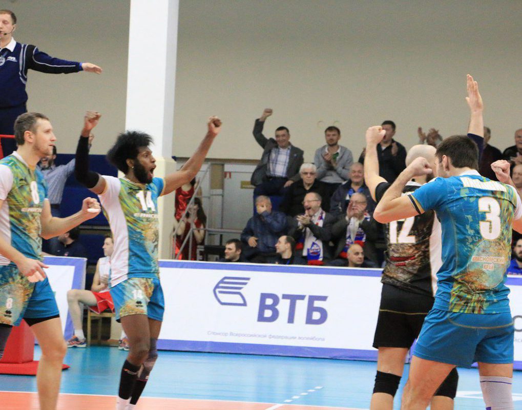 Волейбольный «Енисей» выиграл у «Кузбасса» в «сибирском дерби»