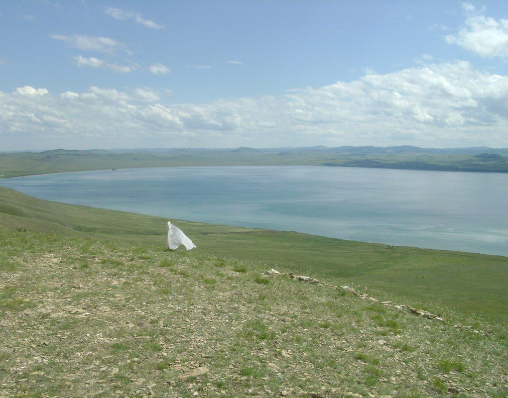 Под Красноярском женщина присвоила себе озеро и огородила его