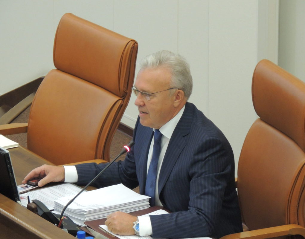 Александр Усс назвал ошибкой закон о повышении заработной платы депутатам