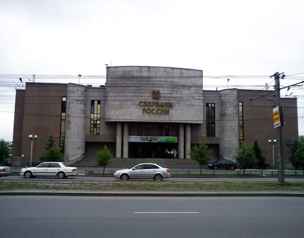 Здание одного из крупнейших офисов Сбербанка в Красноярске выставлено на продажу