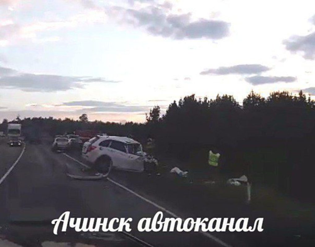В лобовом столкновении на трассе в Красноярском крае погибли три человека