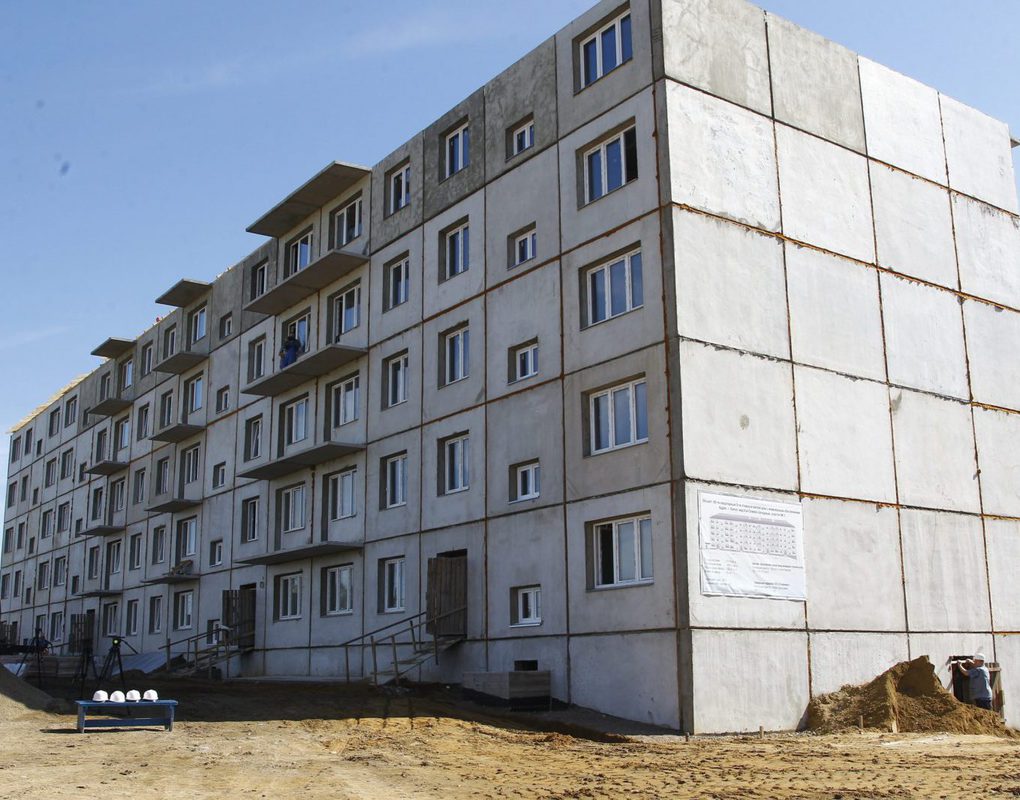 Виктор Толоконский проверил ход строительства жилья для погорельцев в Канске