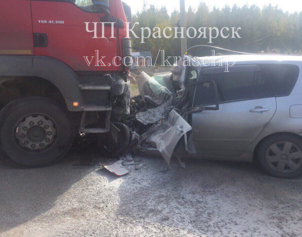 Под Красноярском насмерть разбился пассажир иномарки Toyota 