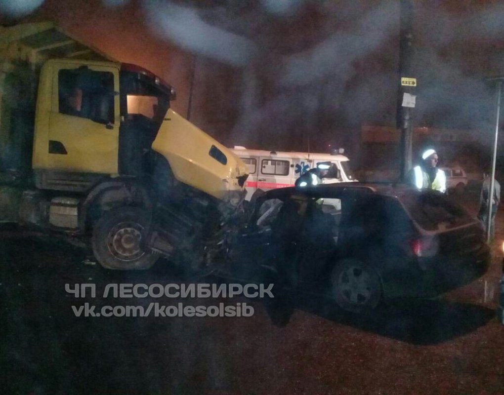 Под Лесосибирском в ДТП с фурой насмерть разбился пассажир иномарки 