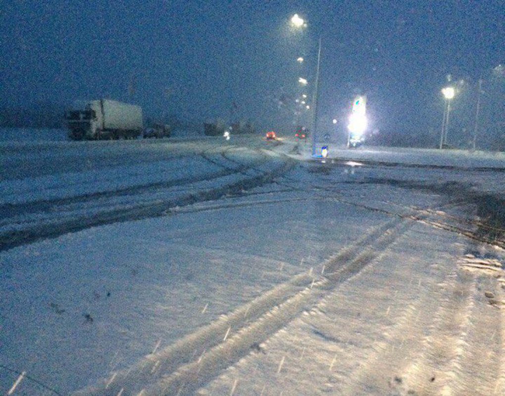 На трассах в Новоселовском районе из-за снега заблокировано движение транспорта