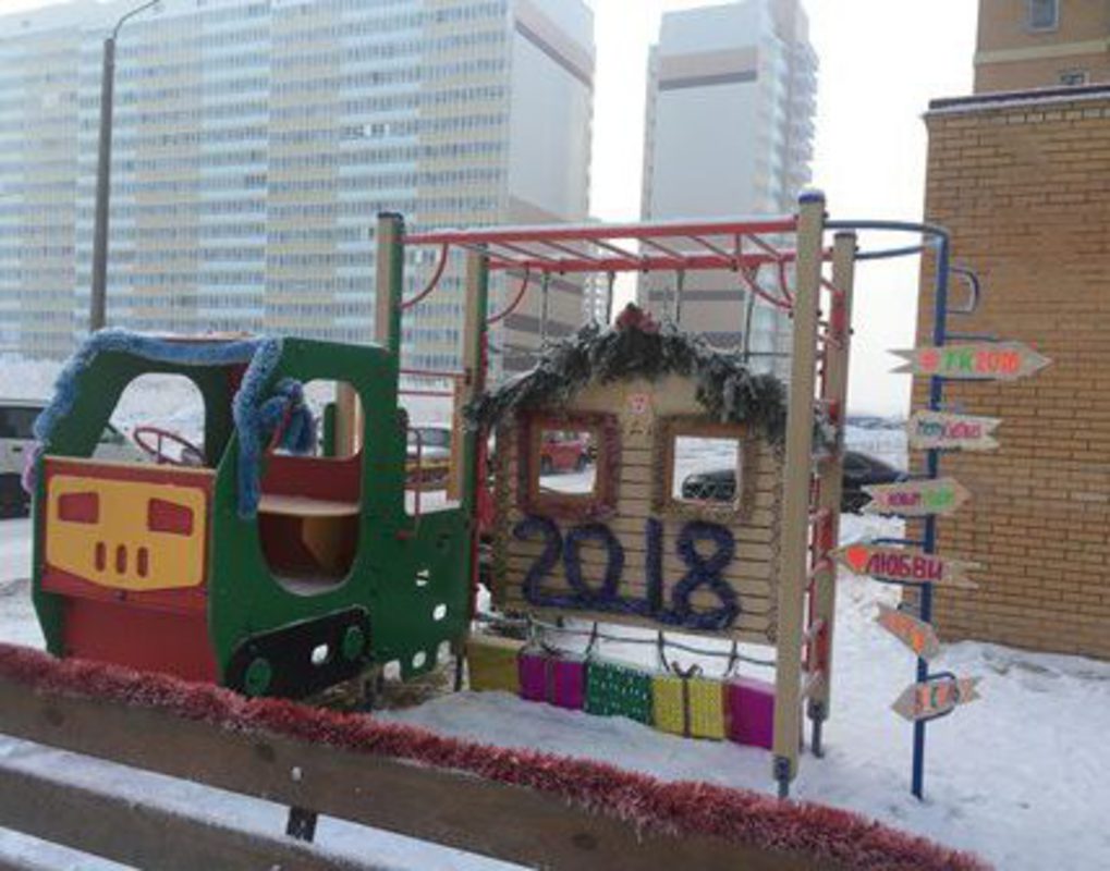 В Красноярске выберут самые яркие новогодние витрины и дворы 