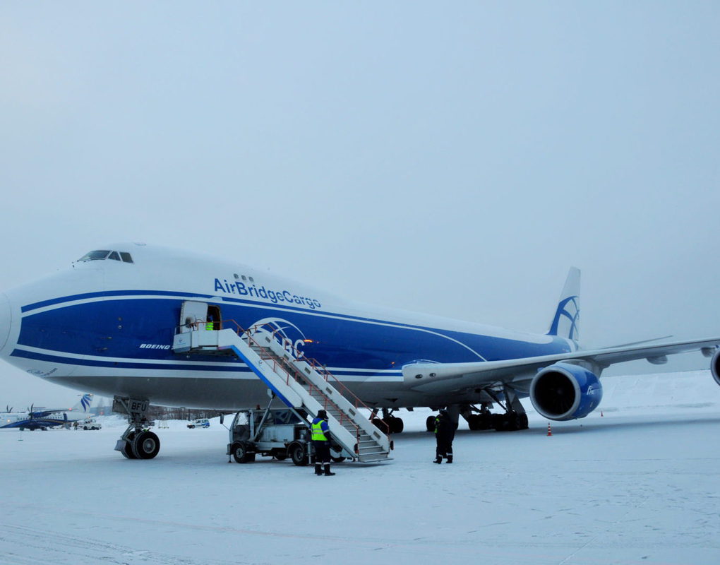 Аэропорт Красноярска начал принимать транзитные грузовые рейсы из Гонконга и Шанхая