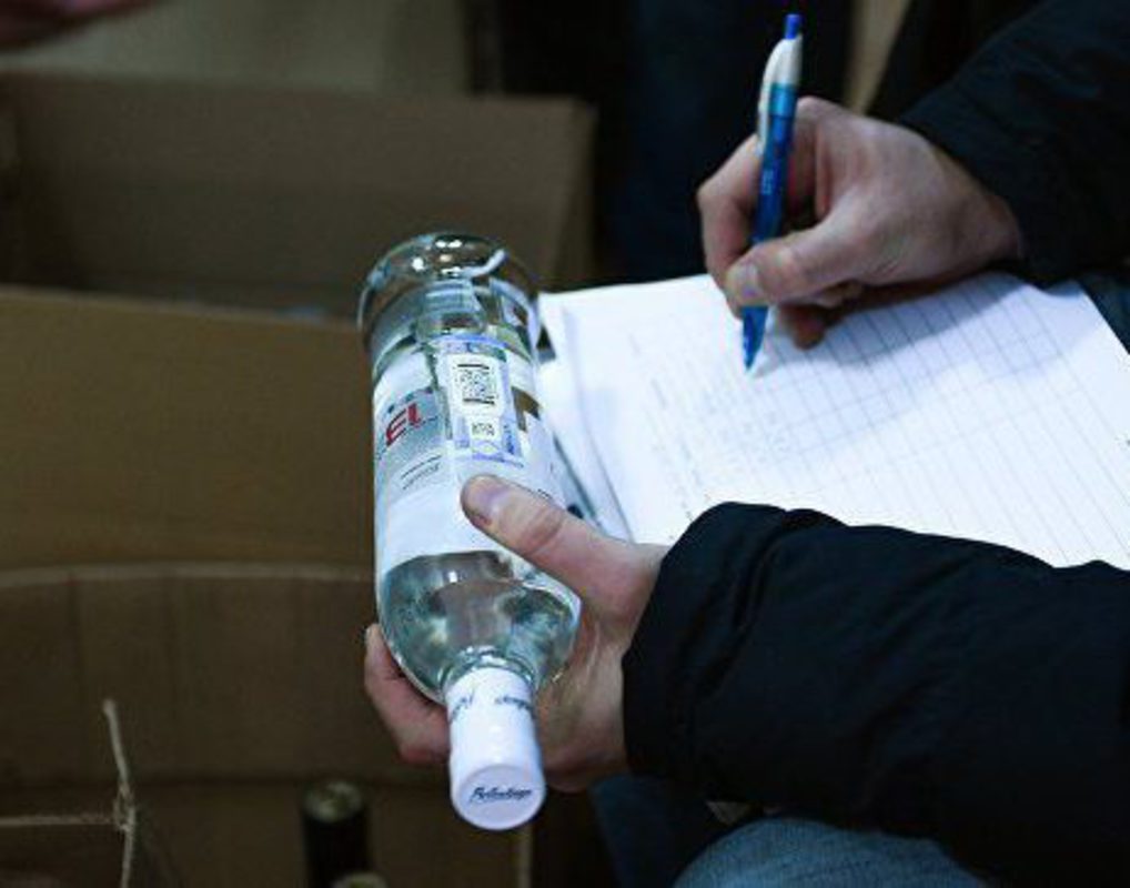 В одном из магазинов Красноярского края изъяли четыреста литров поддельной водки 