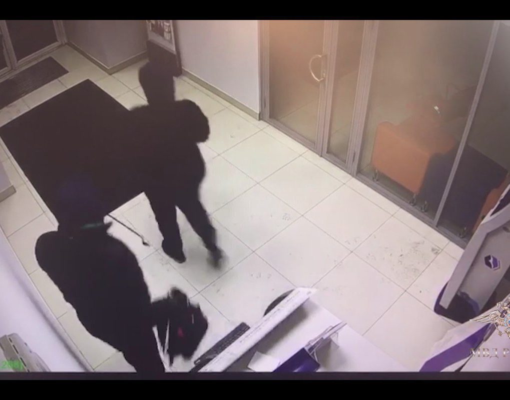 В Красноярске задержали серийных взломщиков банкоматов 