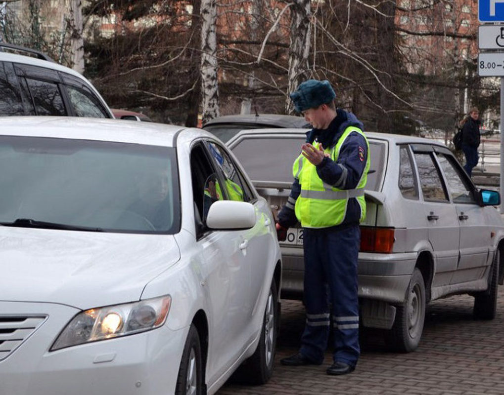 Красноярские автоинспекторы напомнят водителям-дачникам правила вождения 