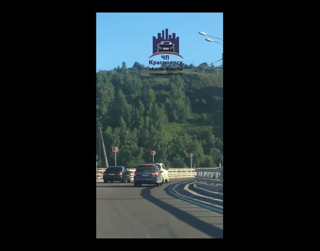 За опасные маневры на Николаевском мосту водитель получил штраф