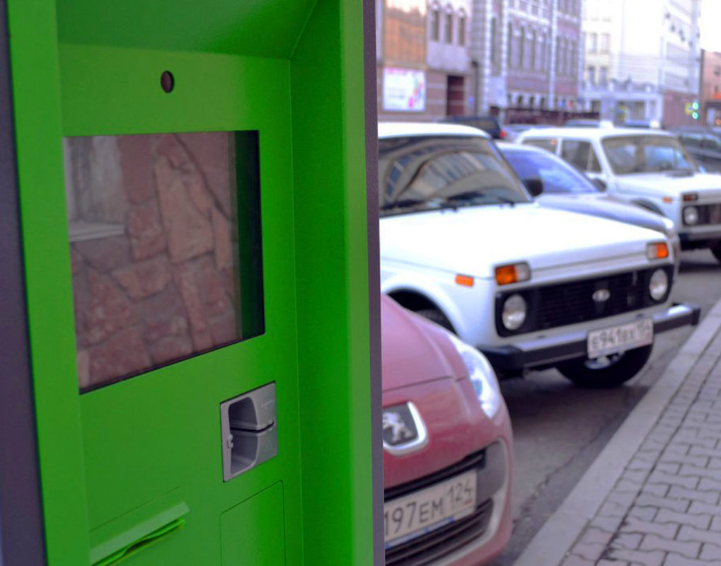 В центре Красноярска запускают новые платные парковки 