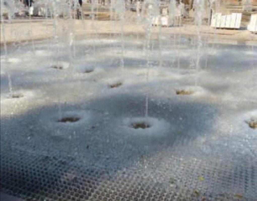В центре Минусинска замерз работающий фонтан 