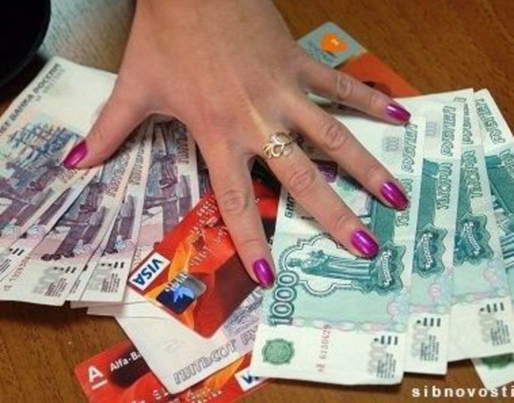 В Минусинске пенсионерка добровольно перевела мошеннику 70 тысяч рублей