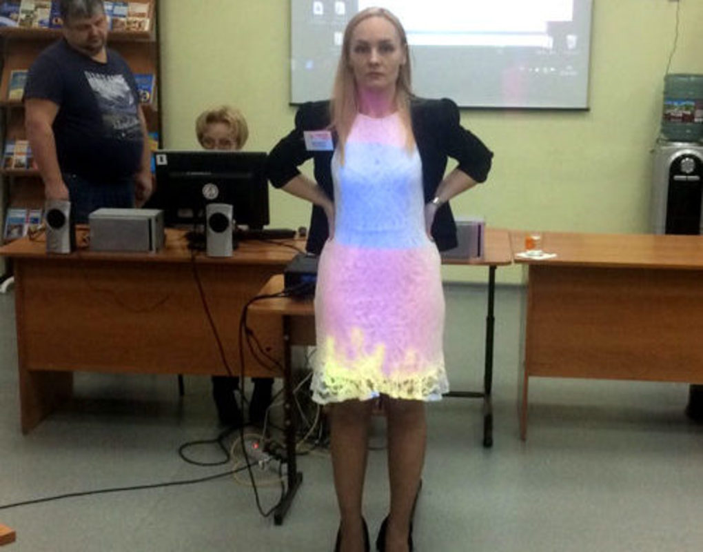В Красноярске учитель воссоздает персонажей книг с помощью одежды 