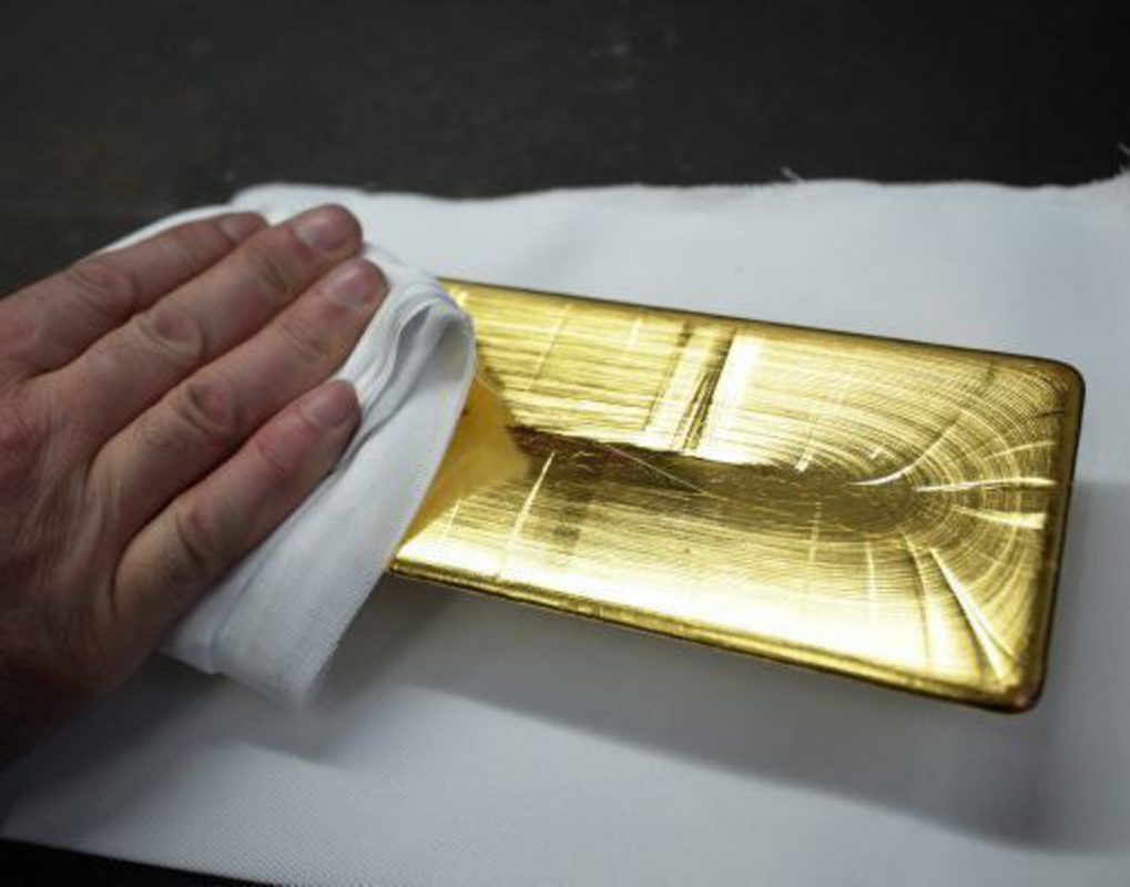 Грузчики в Шереметьево потеряли золото из Красноярска на 58 млн рублей
