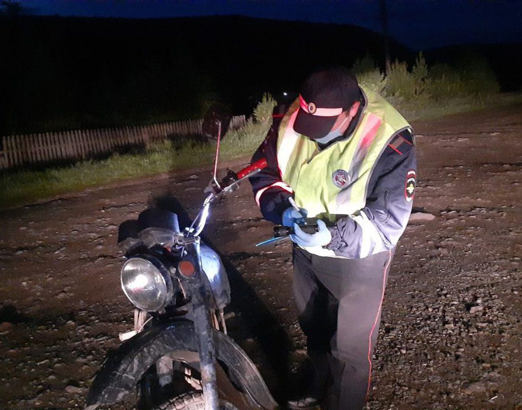 Под Красноярском подросток едва не разбился на самодельном мотоцикле 