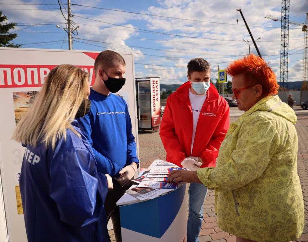 В Красноярске о поправках в главный документ страны расскажут «Волонтеры Конституции»