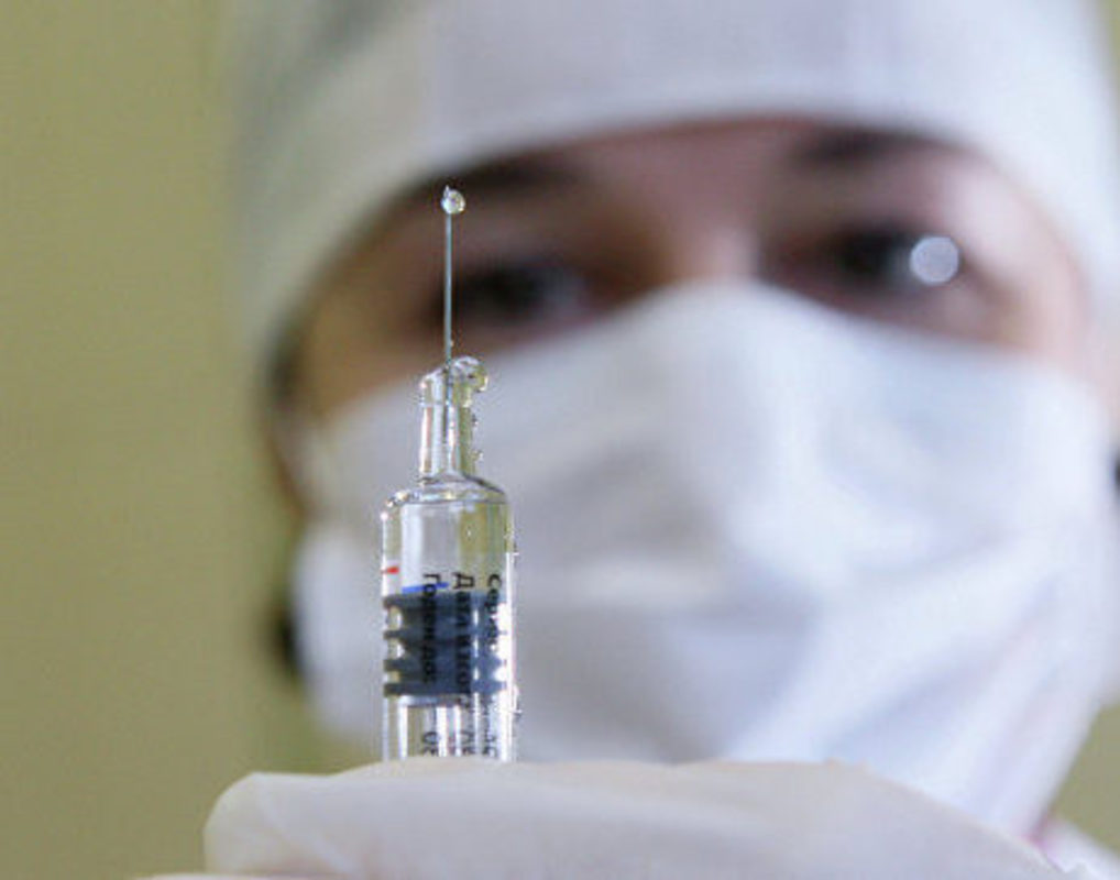 Массовая вакцинация от коронавируса начнется в следующем году