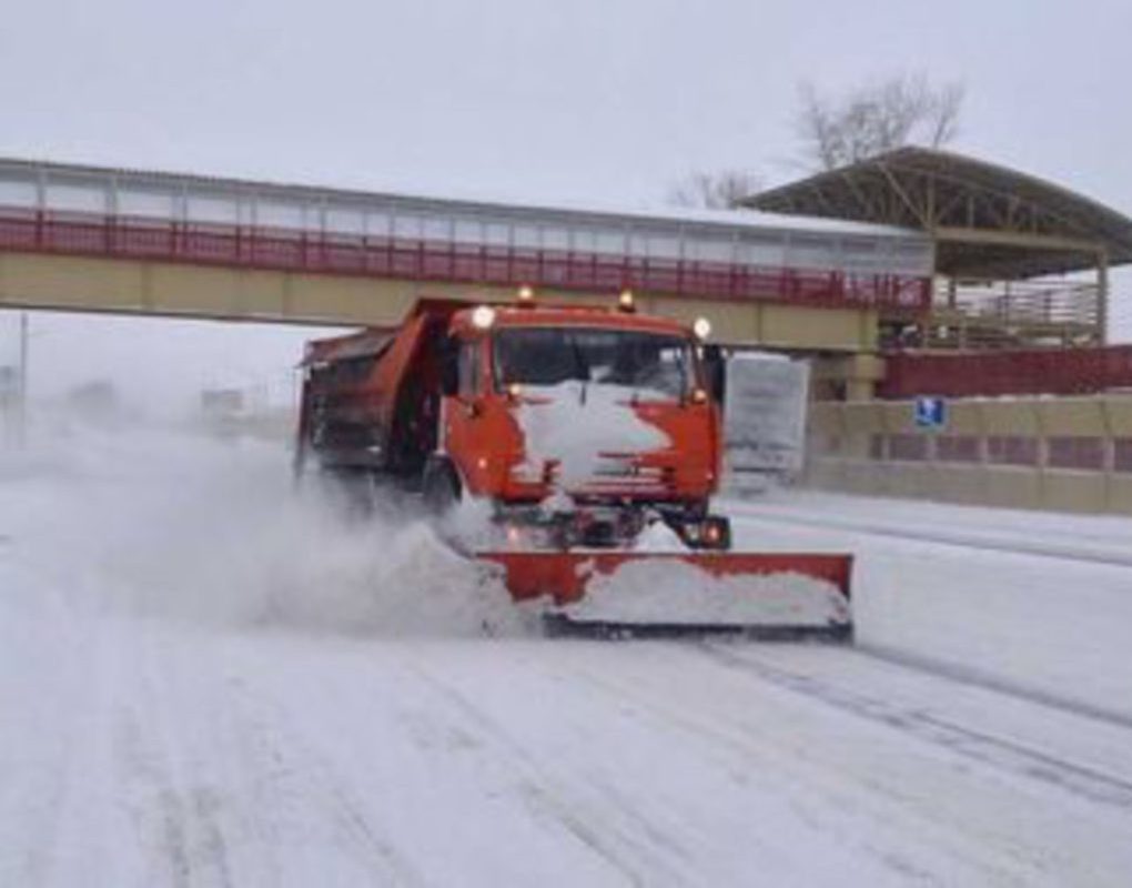 Более 280 единиц техники убирали снег на улицах Красноярска