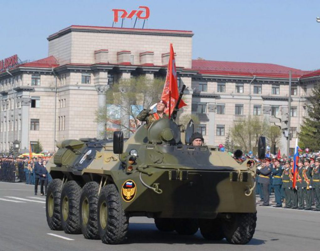 Красноярск начинают украшать ко Дню Победы