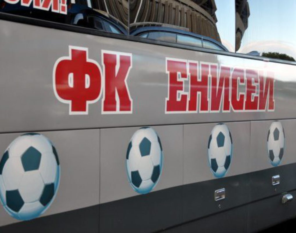 ФК «Енисей» организует автобус для болельщиков на матч в Томске