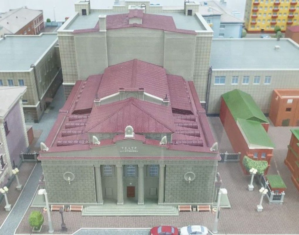 В театре Пушкина строят сцену на крыше