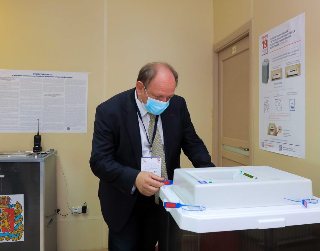 На избирательных участках Красноярска уже второй день работают международные эксперты