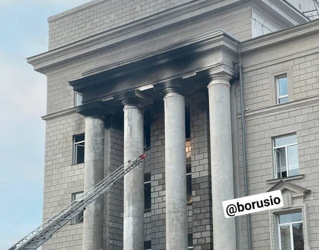 Пожар в здании правительства Красноярского края ликвидирован