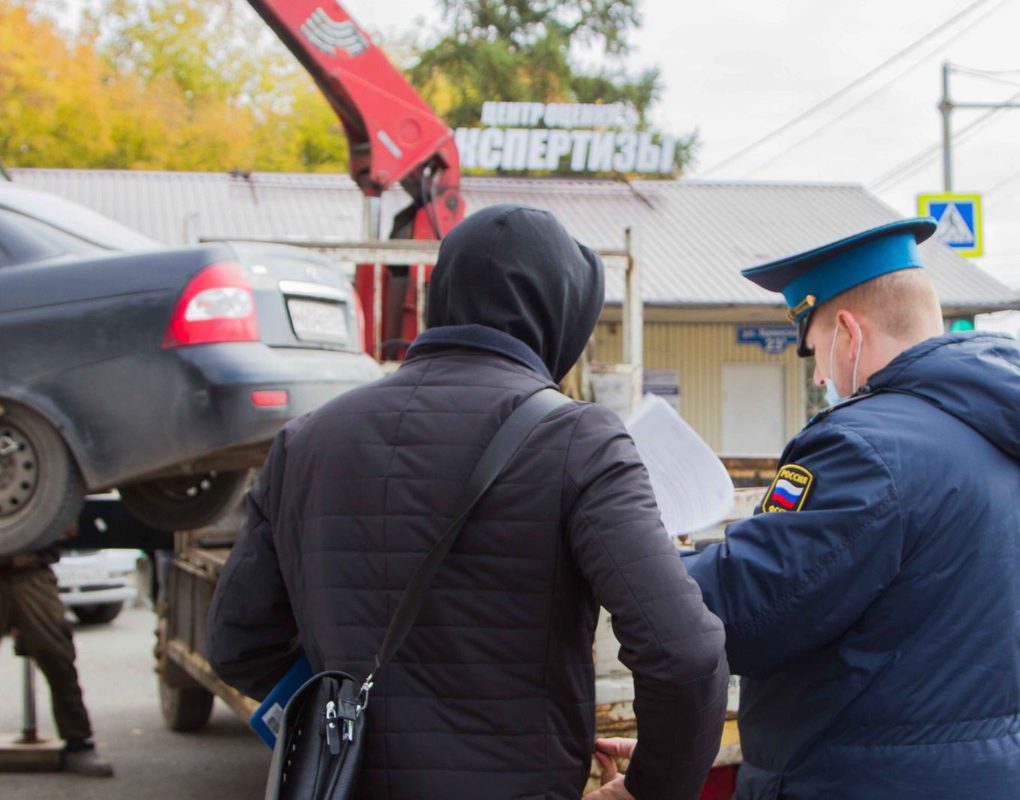 В Красноярске приставы арестовали автомобиль фирмы, накопившей 380 штрафов