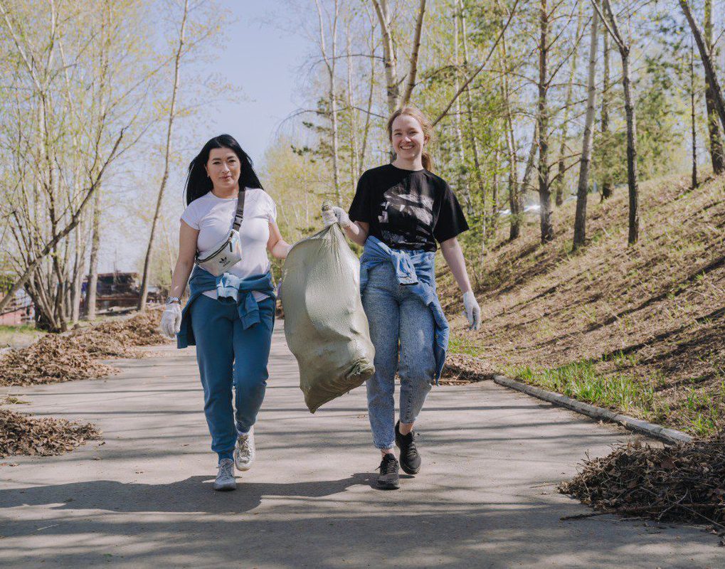 Сбербанк и партнеры собрали 30 тонн мусора во время субботников в городах Сибири