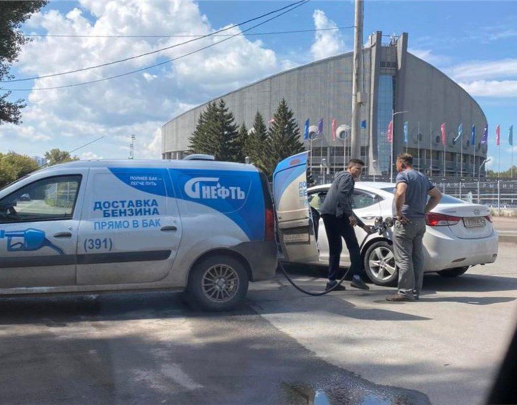 В центре Красноярска поймали незаконную АЗС на колёсах
