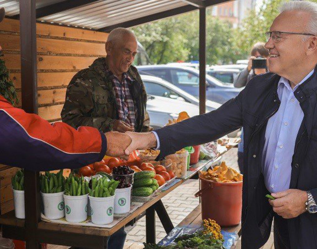 Губернатор Александр Усс проверил работу объектов уличной торговли в Красноярске