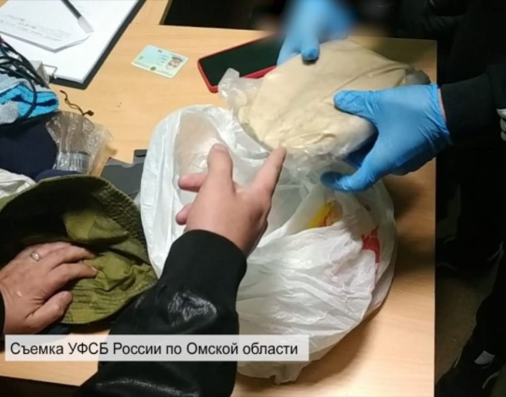 Жителя Казахстана задержали в Омске с 1,2 кг наркотиков