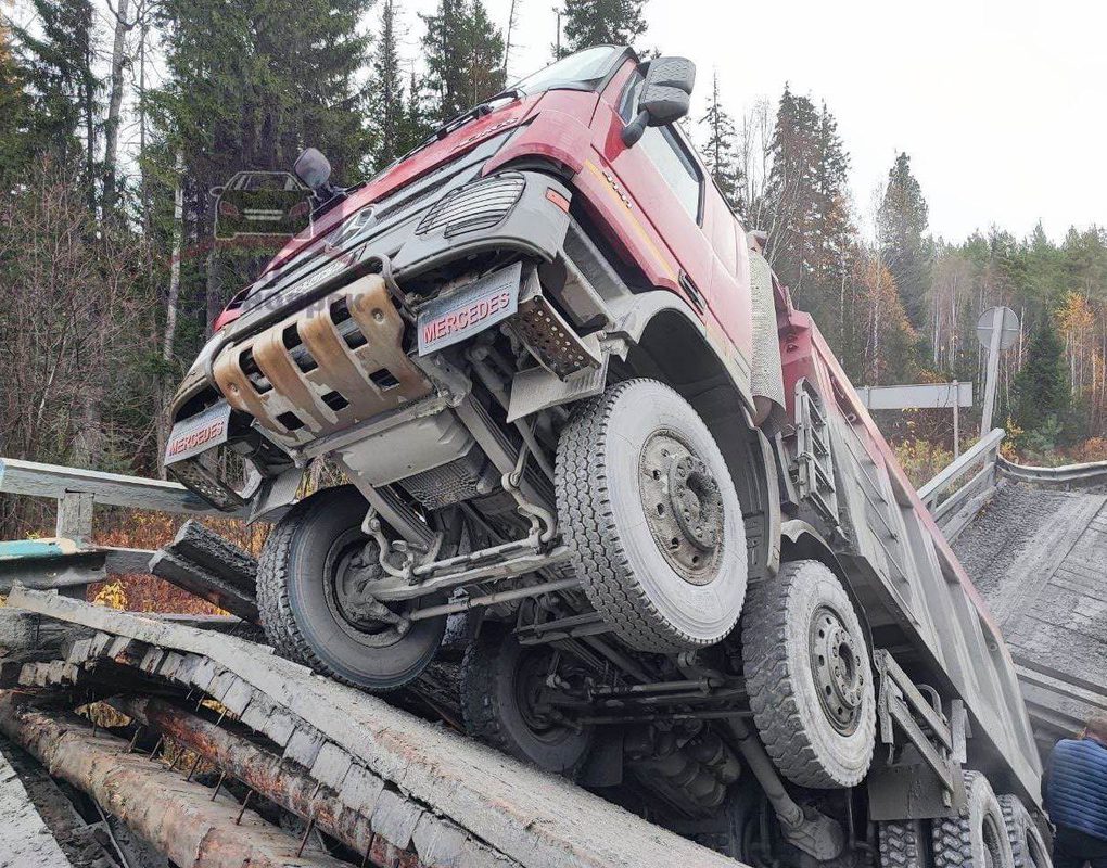 В Красноярском крае разрушился автомобильный мост