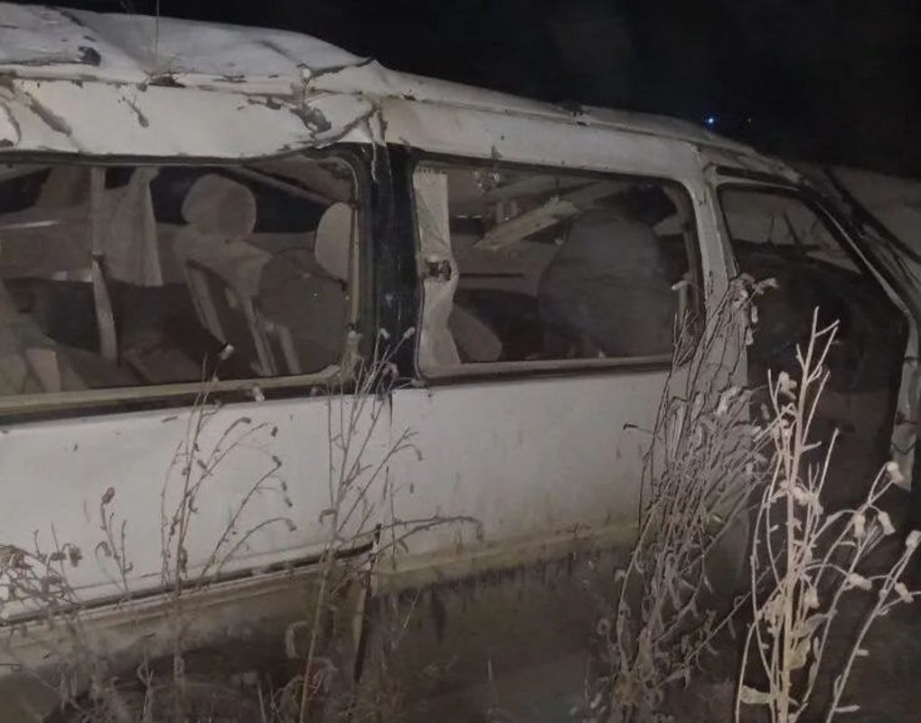 Спасатели из Красноярского края вытащили 7 человек зажатых в микроавтобусе