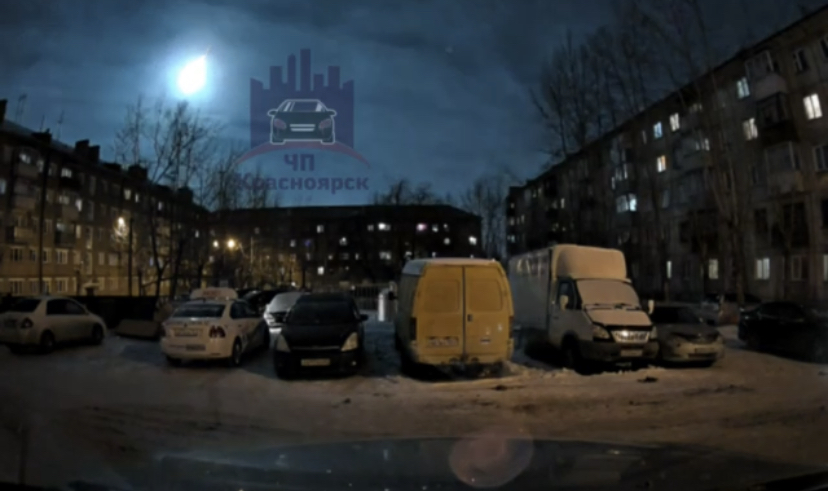 Жители Красноярска увидели падение крупного метеорита