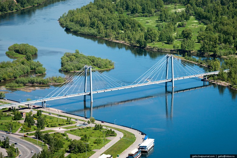 Виноградовский мост - вантовый пешеходный мост на остров Татышев